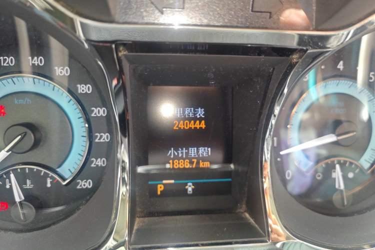 Used Buick LaCrosse 2010 2.0T Haoya Edition Odometer Close Up