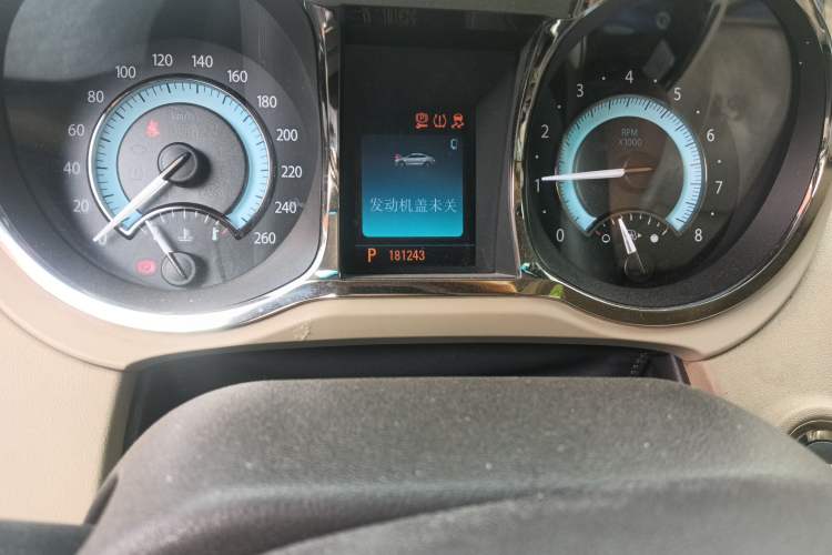 Used Buick LaCrosse 2010 2.4L Luxury Edition Odometer Close Up