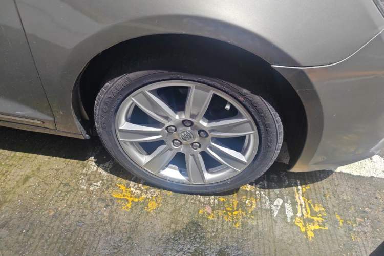 Used Buick LaCrosse 2010 2.0T Haoya Edition Right Front Wheel Hub