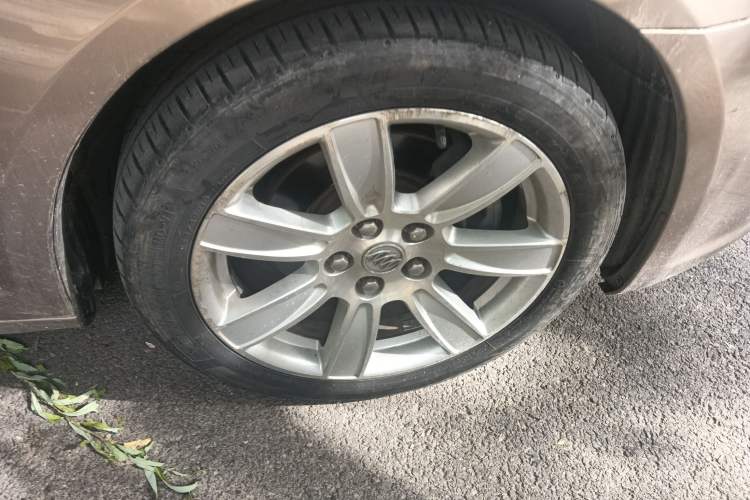 Used Buick LaCrosse 2010 2.4L Luxury Edition Right Front Wheel Hub