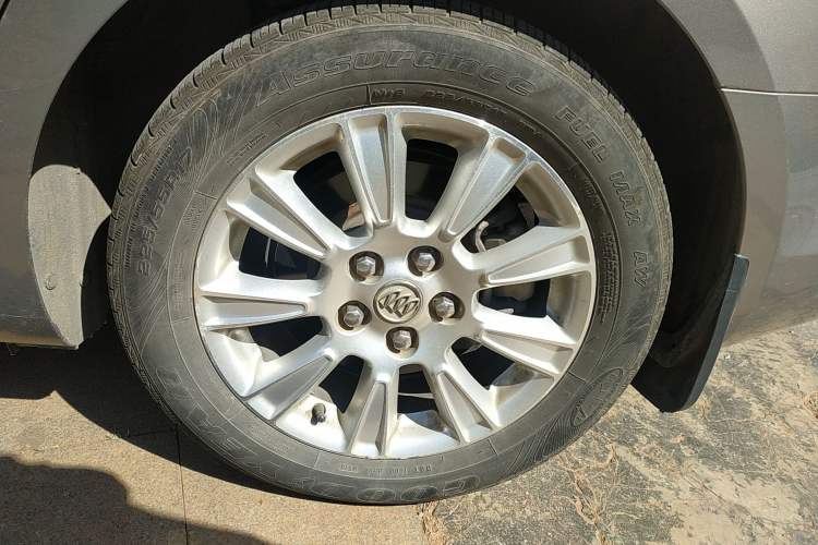 Used Buick LaCrosse 2010 2.4L Haoya Edition Right Front Wheel Hub