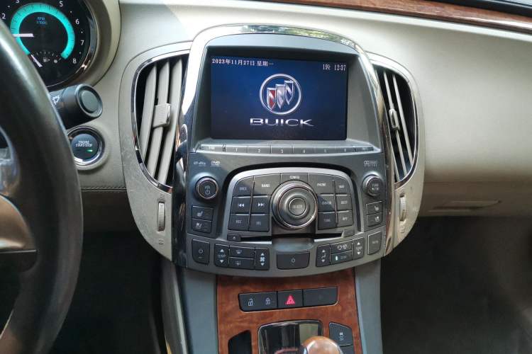 Used Buick LaCrosse 2010 2.4L Luxury Edition Audio And AC Panel