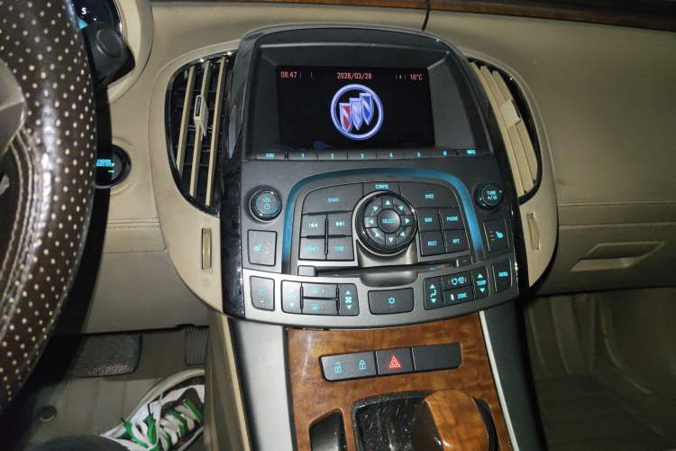 Used Buick LaCrosse 2010 2.4L Haoya Edition Audio And AC Panel