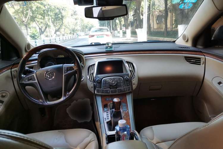 Used Buick LaCrosse 2010 2.4L Luxury Edition Center Console