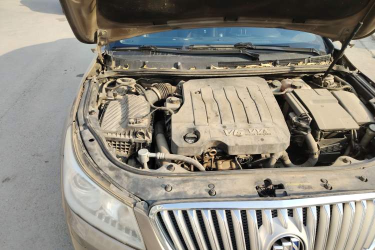 Used Buick LaCrosse 2010 3.0L Flagship Edition Engine Bay Right