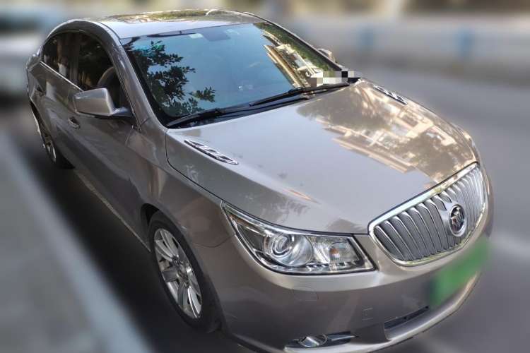 Used Buick LaCrosse 2010 2.4L Luxury Edition Front Right 45 Deg