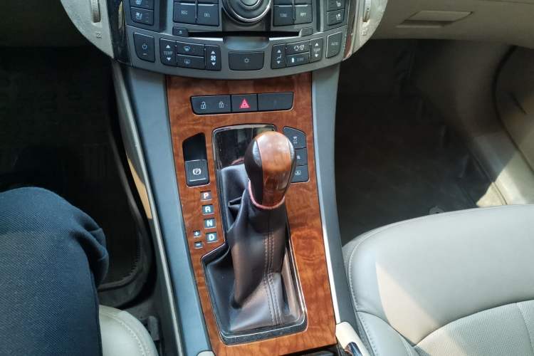 Used Buick LaCrosse 2010 2.4L Luxury Edition Gear Lever