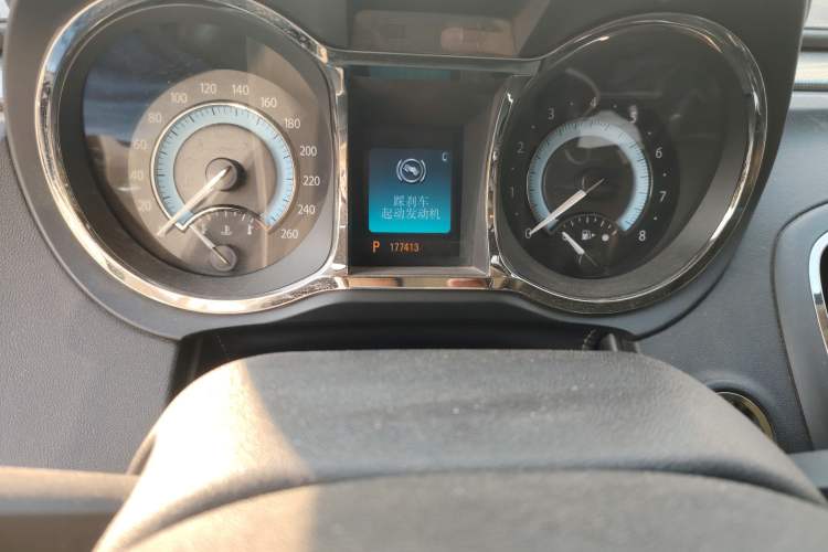 Used Buick LaCrosse 2010 3.0L Flagship Edition Odometer Close Up