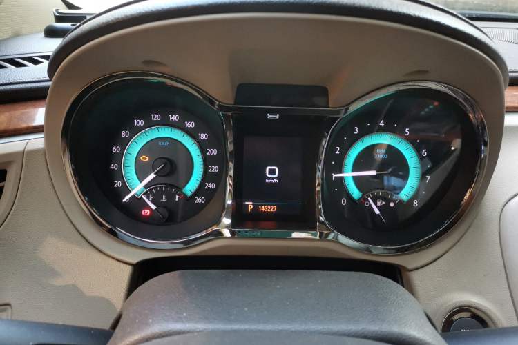 Used Buick LaCrosse 2010 2.4L Luxury Edition Odometer Close Up