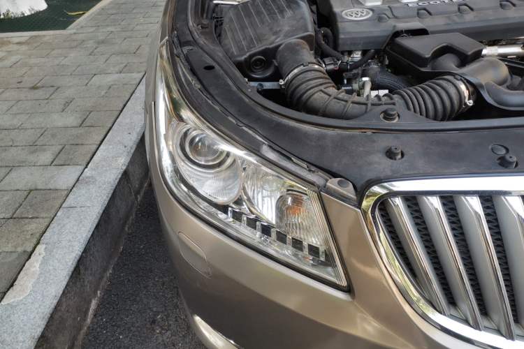 Used Buick LaCrosse 2010 2.4L Luxury Edition Right Front Headlight