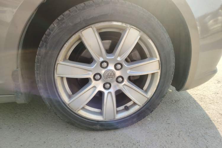 Used Buick LaCrosse 2010 3.0L Flagship Edition Right Front Wheel Hub