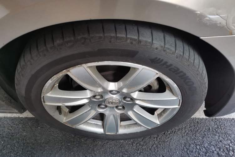 Used Buick LaCrosse 2010 2.4L Luxury Edition Right Front Wheel Hub