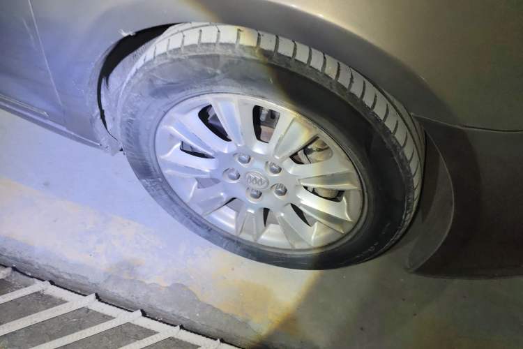 Used Buick LaCrosse 2010 2.4L Haoya Edition Right Front Wheel Hub