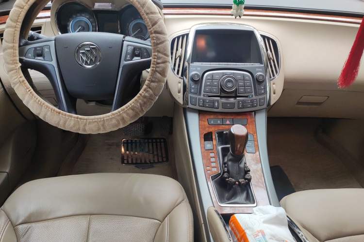 Used Buick LaCrosse 2010 2.4L Luxury Edition Center Console