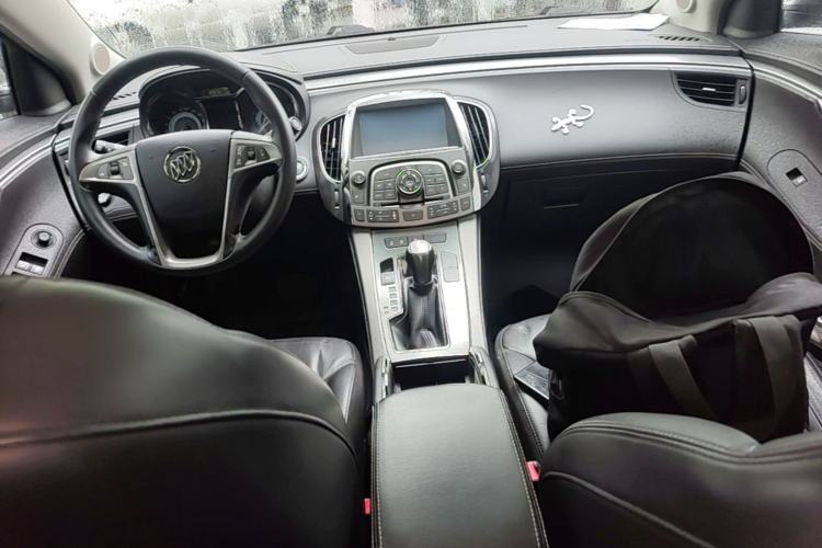 Used Buick LaCrosse 2010 2.0T Haoya Edition Center Console
