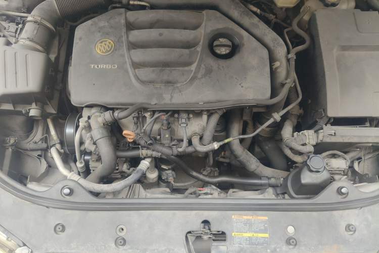 Used Buick LaCrosse 2010 2.0T Comfort Edition Engine Bay