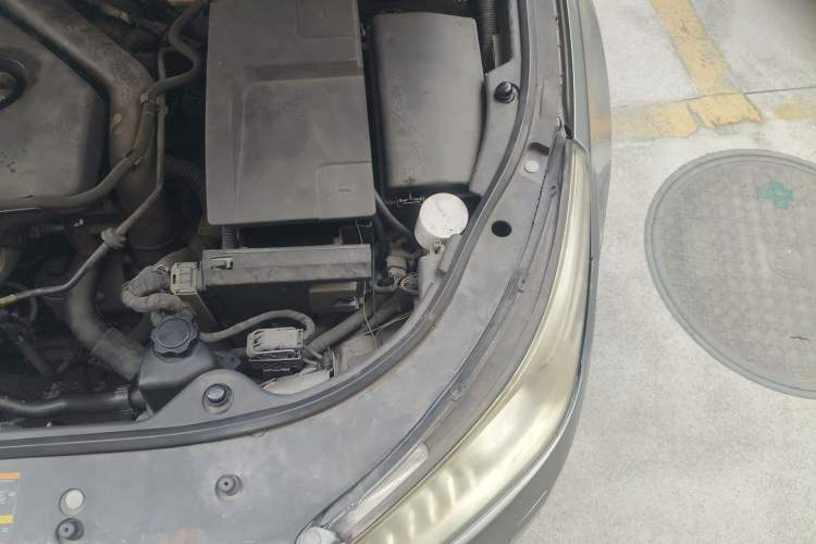 Used Buick LaCrosse 2010 2.0T Comfort Edition Engine Bay Left