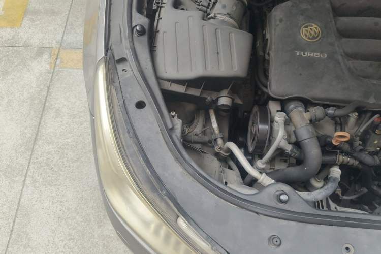 Used Buick LaCrosse 2010 2.0T Comfort Edition Engine Bay Right