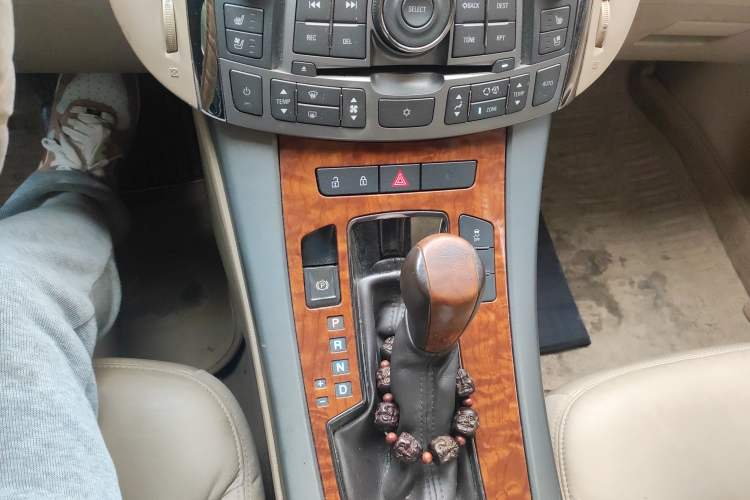 Used Buick LaCrosse 2010 2.4L Luxury Edition Gear Lever