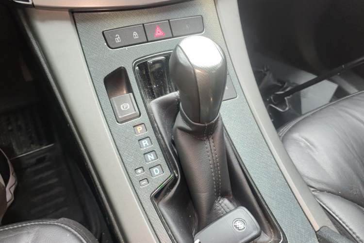 Used Buick LaCrosse 2010 2.0T Haoya Edition Gear Lever
