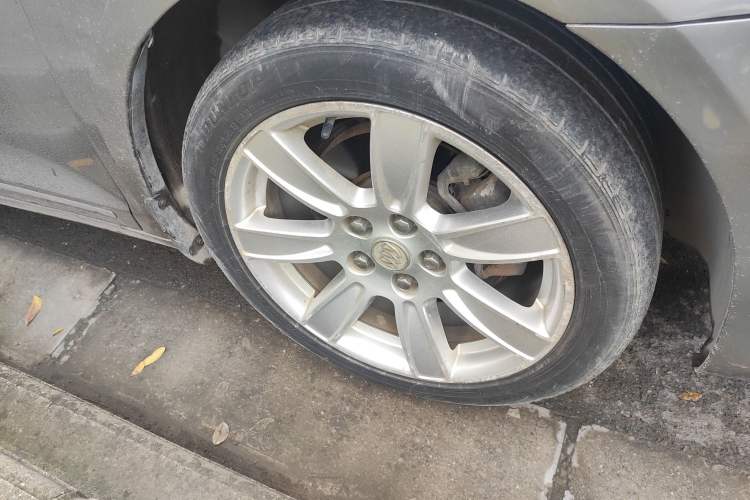 Used Buick LaCrosse 2010 2.4L Luxury Edition Right Front Wheel Hub