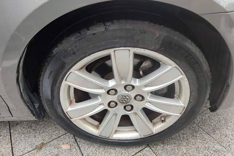 Used Buick LaCrosse 2010 2.0T Haoya Edition Right Front Wheel Hub