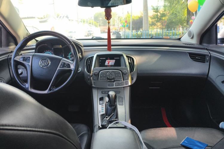 Used Buick LaCrosse 2010 2.0T Haoya Edition Center Console