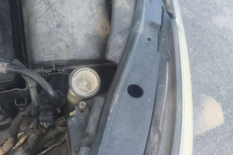 Used Buick LaCrosse 2010 2.0T Haoya Edition Engine Bay Left