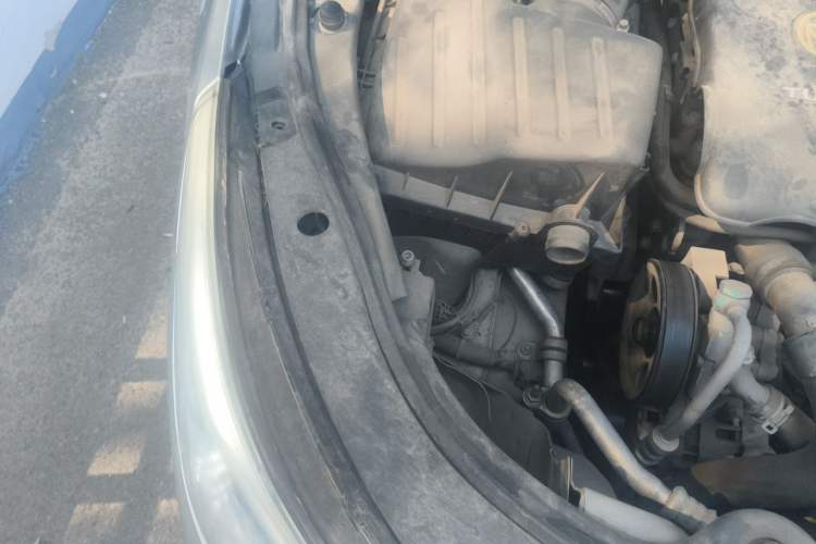 Used Buick LaCrosse 2010 2.0T Haoya Edition Engine Bay Right