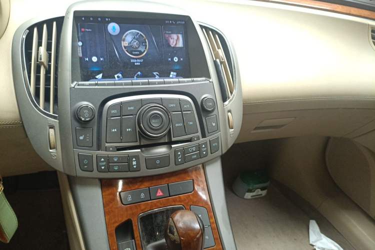 Used Buick LaCrosse 2010 2.0T Comfort Edition Audio And AC Panel