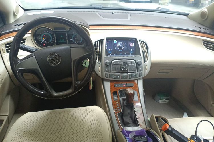 Used Buick LaCrosse 2010 2.0T Comfort Edition Center Console