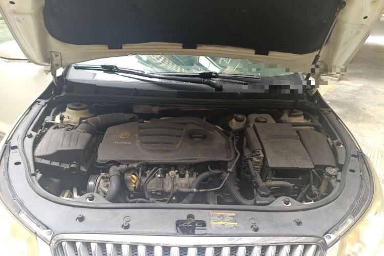Used Buick LaCrosse 2010 2.0T Comfort Edition Engine Bay