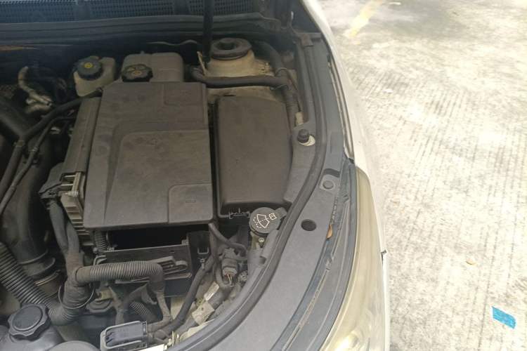 Used Buick LaCrosse 2010 2.0T Comfort Edition Engine Bay Left