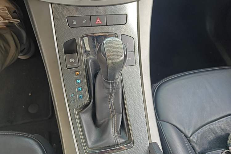 Used Buick LaCrosse 2010 2.0T Haoya Edition Gear Lever
