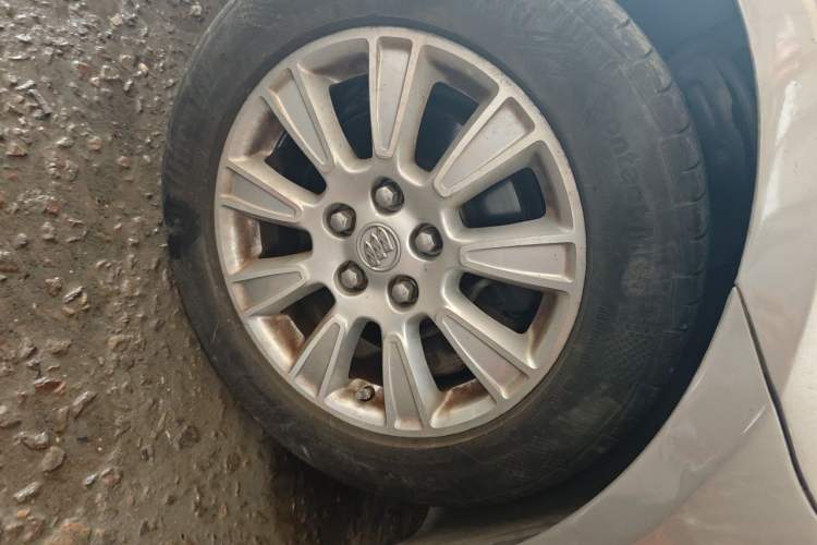 Used Buick LaCrosse 2010 2.4L Haoya Edition Right Front Wheel Hub