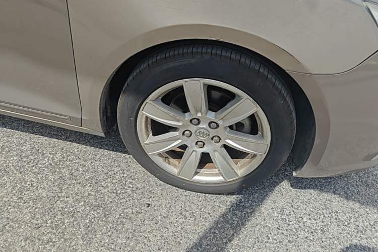 Used Buick LaCrosse 2010 2.0T Haoya Edition Right Front Wheel Hub
