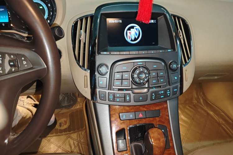 Used Buick LaCrosse 2011 2.4L SIDI Haoya Edition Audio And AC Panel
