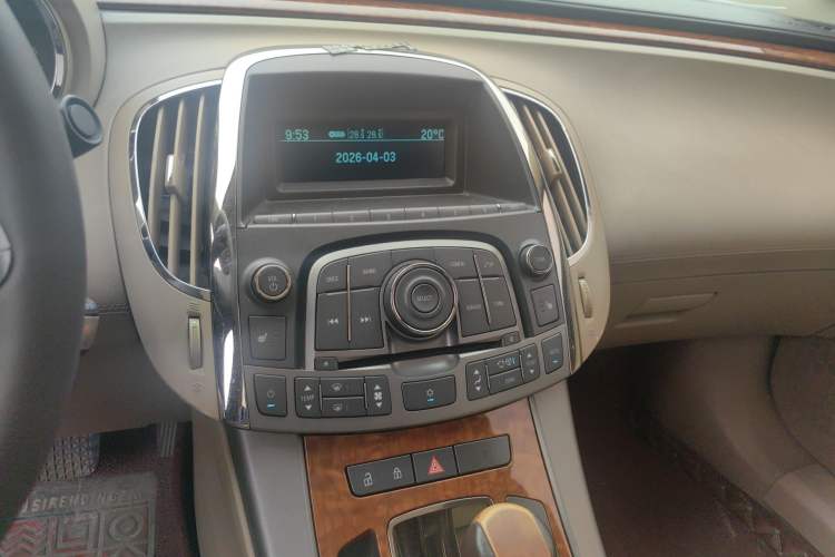 Used Buick LaCrosse 2011 2.4L SIDI Elegant Edition Audio And AC Panel