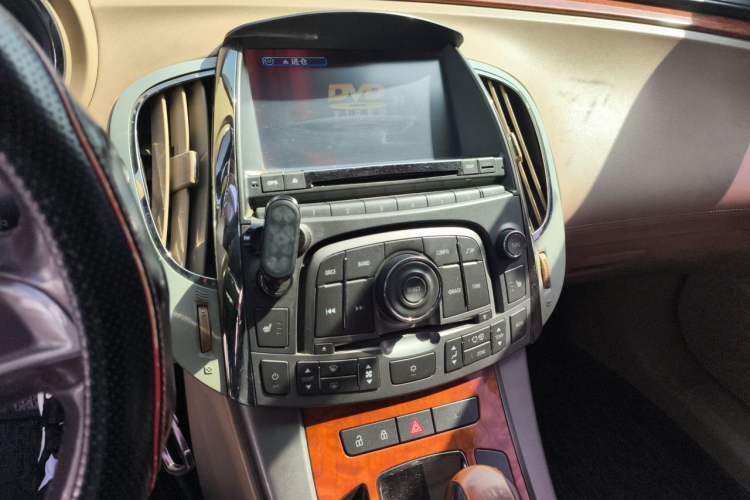 Used Buick LaCrosse 2011 2.4L SIDI Elegant Edition Audio And AC Panel