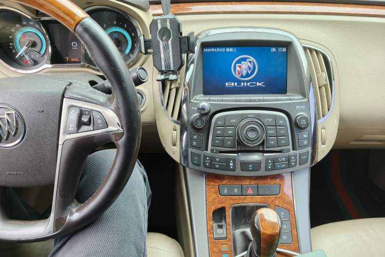Used Buick LaCrosse 2011 2.4L SIDI Luxury Edition Audio And AC Panel