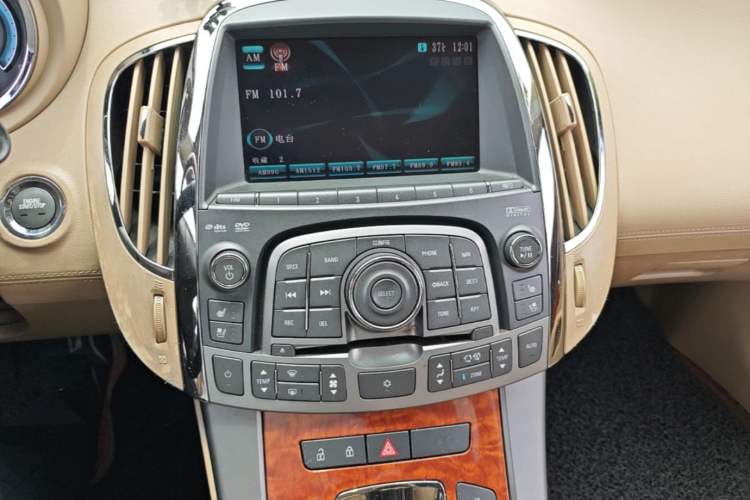 Used Buick LaCrosse 2011 2.4L SIDI Luxury Edition Audio And AC Panel