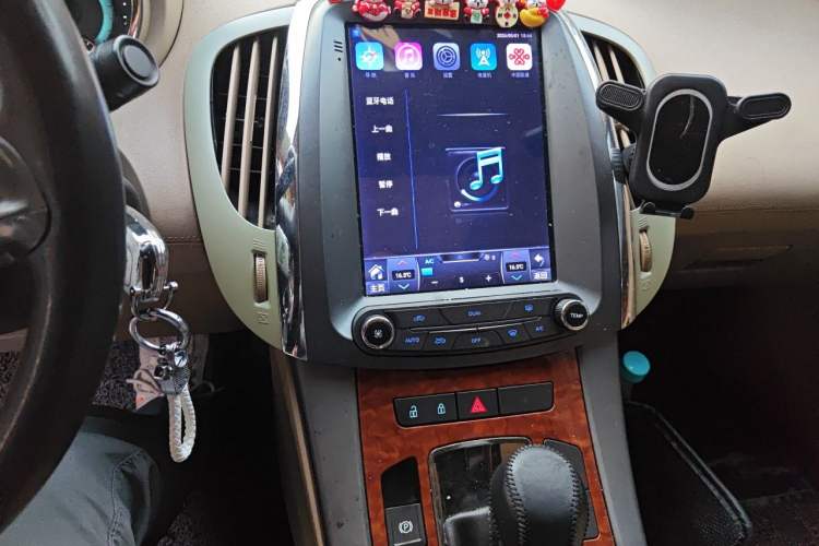 Used Buick LaCrosse 2011 2.4L SIDI Elegant Edition Audio And AC Panel