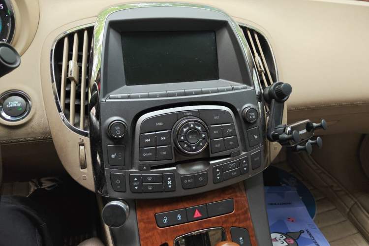 Used Buick LaCrosse 2011 eAssist 2.4L Luxury Edition Audio And AC Panel