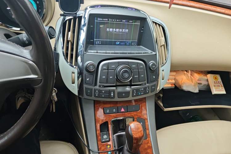 Used Buick LaCrosse 2011 2.4L SIDI Elegant Edition Audio And AC Panel