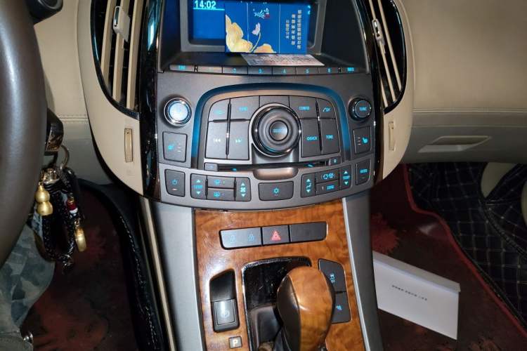 Used Buick LaCrosse 2011 2.4L SIDI Elegant Edition Audio And AC Panel