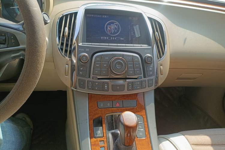 Used Buick LaCrosse 2011 2.4L SIDI Luxury Edition Audio And AC Panel