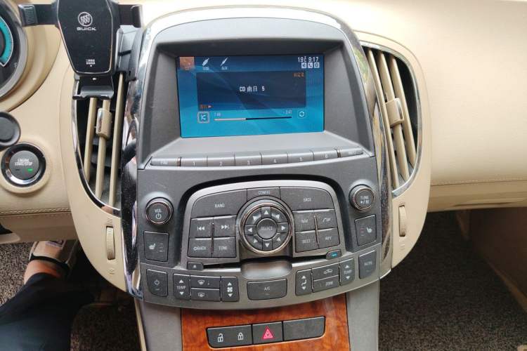 Used Buick LaCrosse 2011 2.4L SIDI Haoya Edition Audio And AC Panel