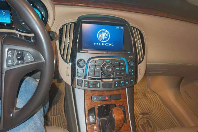 Used Buick LaCrosse 2011 2.4L SIDI Luxury Edition Audio And AC Panel