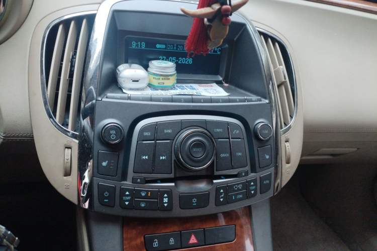 Used Buick LaCrosse 2011 2.4L SIDI Elegant Edition Audio And AC Panel