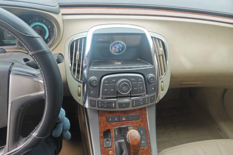 Used Buick LaCrosse 2011 2.4L SIDI Elegant Edition Audio And AC Panel